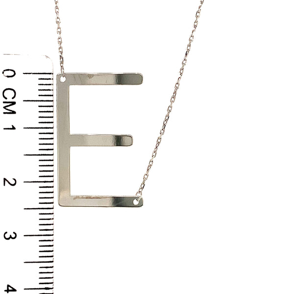 Collar con inicial (E) en oro blanco 10kt. 42-45cm