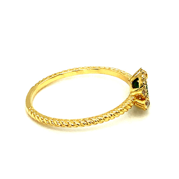 Anillo de esmeralda con diamantes en oro amarillo 18k  ANTES: $499.00