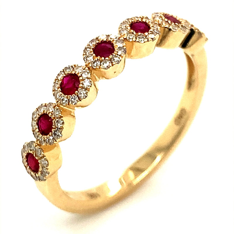 Anillo de rubí con diamantes en oro amarillo 10kt.