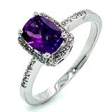 Anillo de amatista con diamantes en oro blanco 10kt.