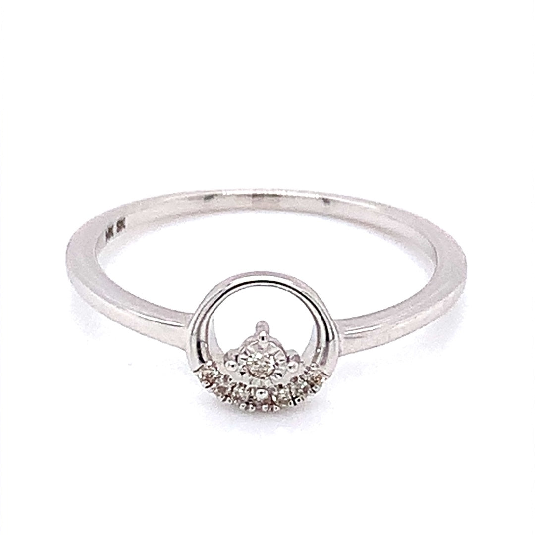 (ND) Anillo con diamantes en oro blanco 14kt.