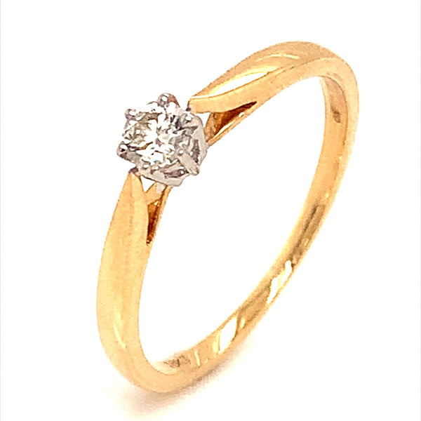 (MIA) Anillo con diamantes en oro amarillo 18kt  ANTES: $579.00