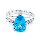 Anillo de topacio azul en plata 925.