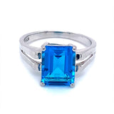 Anillo de topacio azul en plata 925.