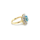 Anillo de topacio azul con diamantes en oro amarillo 10kt.