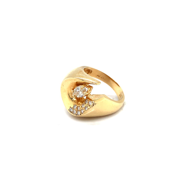 Anillo con diamantes en oro amarillo 14kt  ANTES: $1,799.00