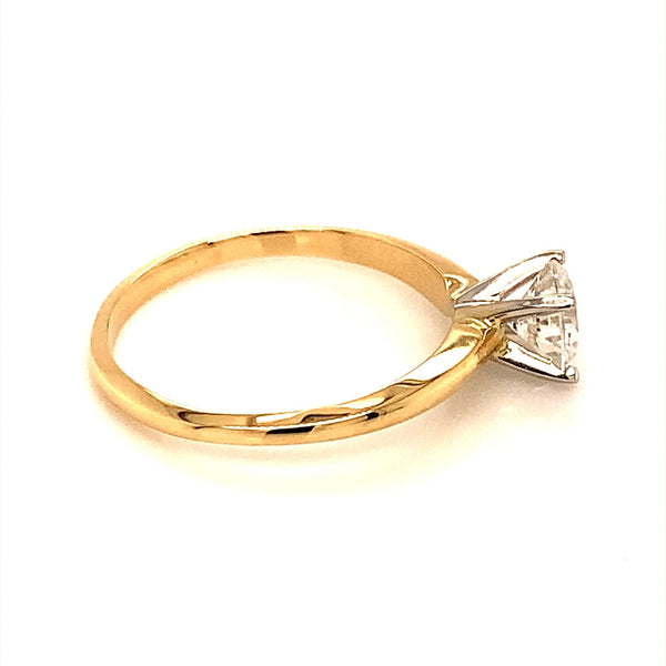 (LD) Anillo de diamante en oro amarillo 14kt.