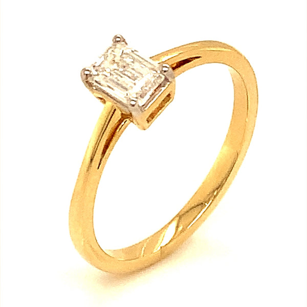 (LD) Anillo de diamante en oro amarillo 14kt.  ANTES: $799.00