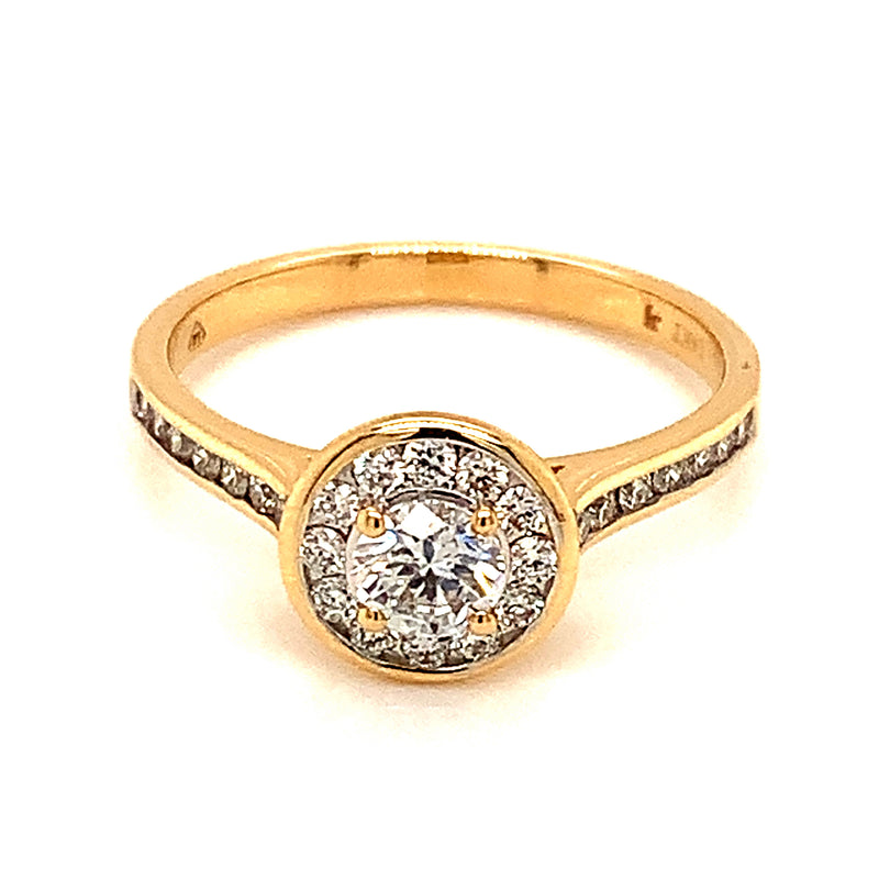 (LD) Anillo con diamantes de laboratorio en oro amarillo 14kt.