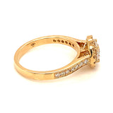 (LD) Anillo con diamantes de laboratorio en oro amarillo 14kt.