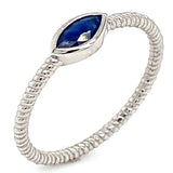 Anillo de zafiros en oro blanco 18k