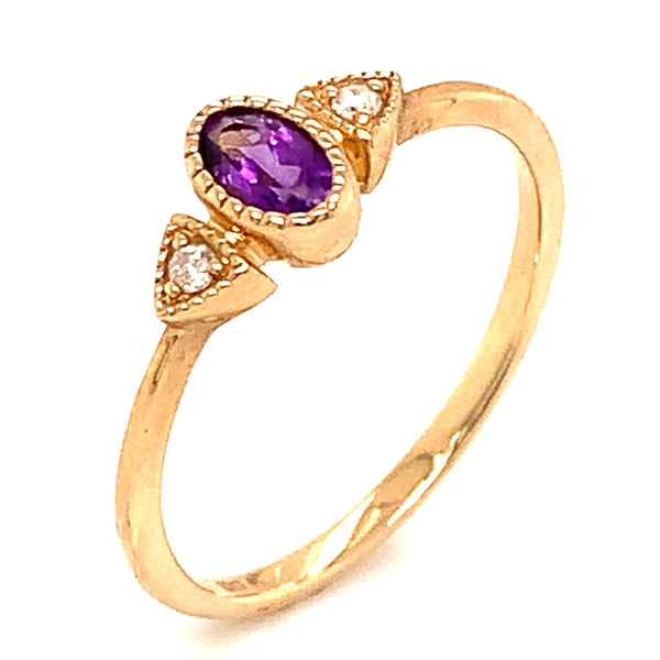 Anillo de amatista con diamantes en oro amarillo 10kt.