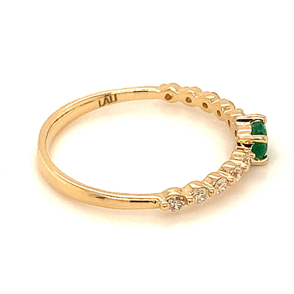 Anillo con esmeralda en oro amarillo 14kt.