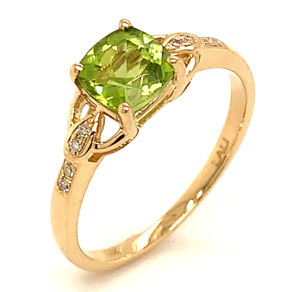 Anillo de peridoto en oro amarillo 14kt.