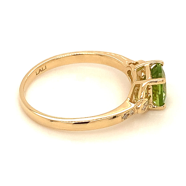 Anillo de peridoto en oro amarillo 14kt.