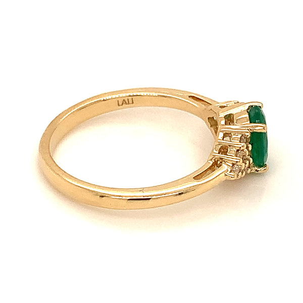 Anillo con esmeralda en oro amarillo 14kt.