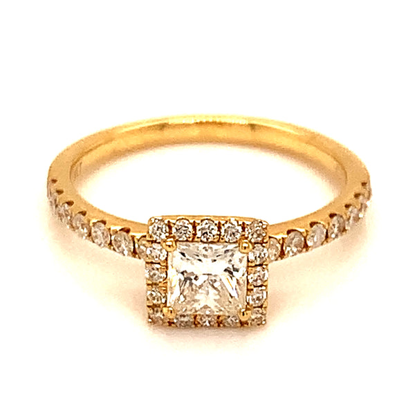 (MIA) Anillo con diamantes en oro amarillo 18kt.