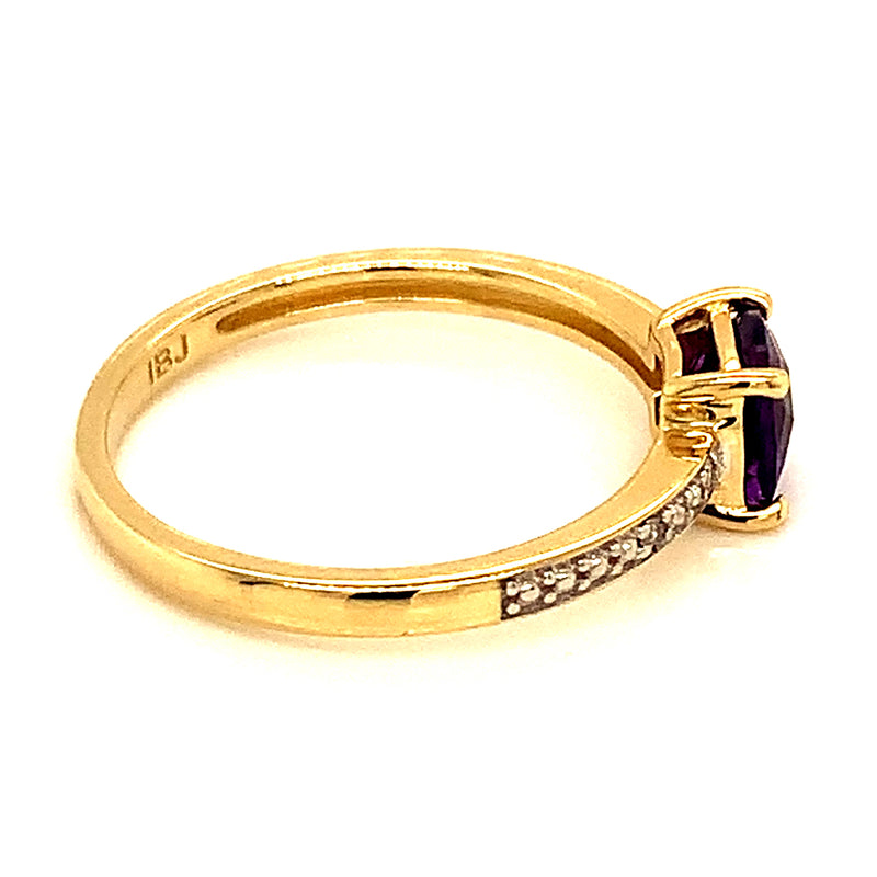 Anillo de amatista con diamantes en oro amarillo 10kt.