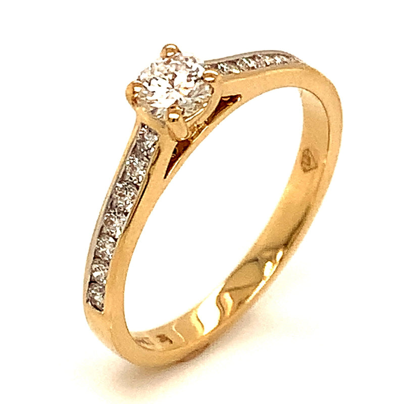 (LD) Anillo con diamantes de laboratorio en oro amarillo 14kt. - DGjoyeros