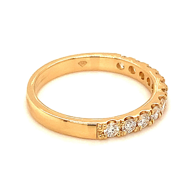 (LD) Banda con diamantes de laboratorio en oro amarillo 14kt. - DGjoyeros