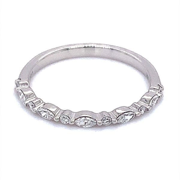 (LD) Banda con diamantes de laboratorio  en oro blanco 14kt. - DGjoyeros