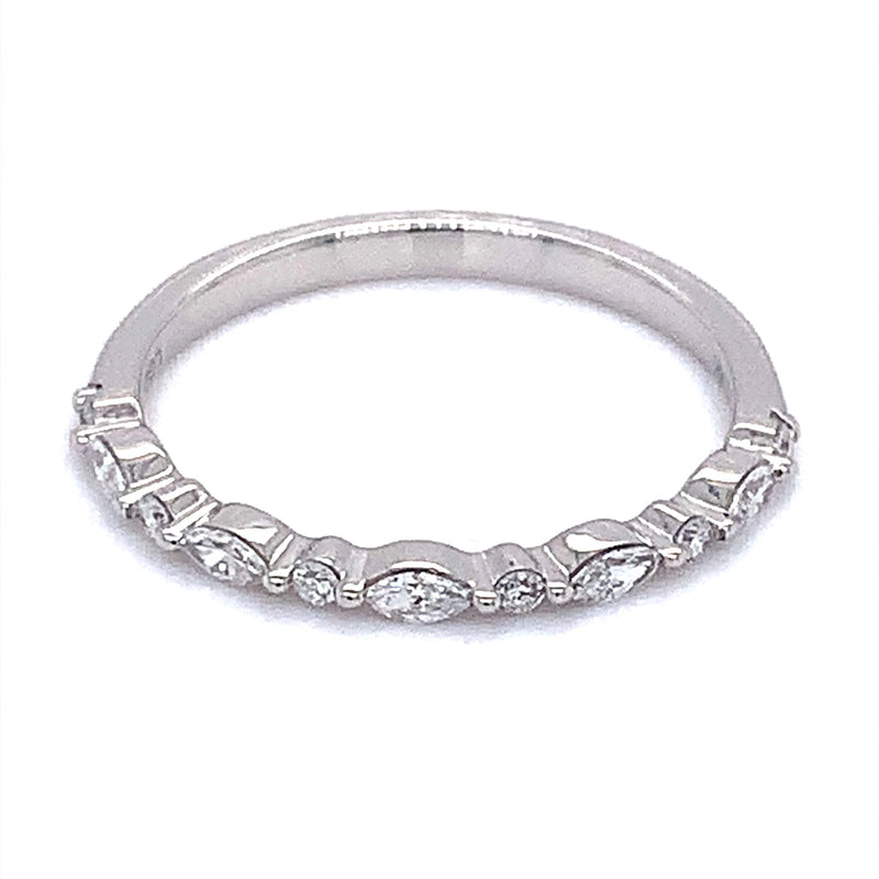 (LD) Banda con diamantes de laboratorio  en oro blanco 14kt. - DGjoyeros
