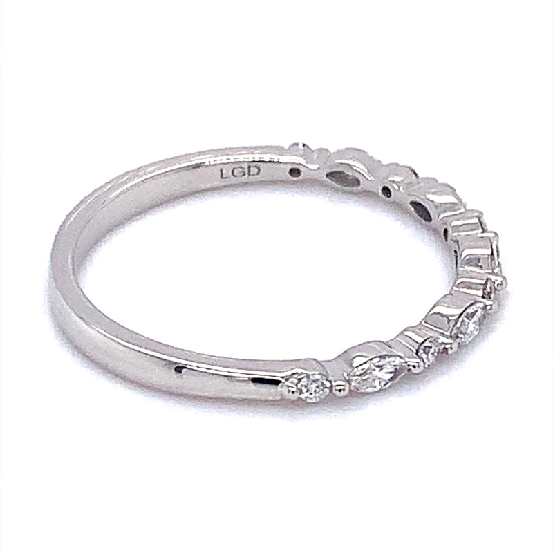 (LD) Banda con diamantes de laboratorio  en oro blanco 14kt. - DGjoyeros