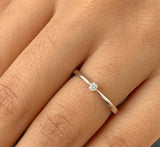 (MIA) Anillo con diamante en oro blanco 18kt. - DGjoyeros