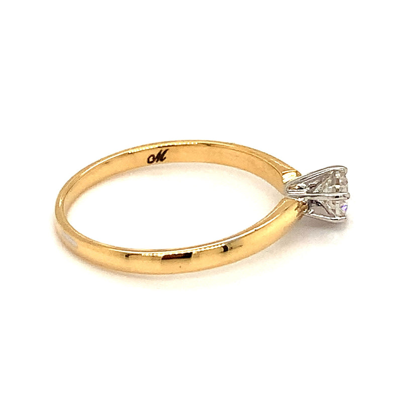 (MIA) Anillo con diamante en oro dos tonos 18kt.  ANTES: $995.00 - DGjoyeros
