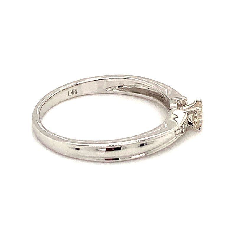 (MIA) Anillo con diamantes en oro blanco 18kt. - DGjoyeros