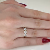 (SOFIA) Anillo (3 flores) con diamantes en oro amarillo 10k - DGjoyeros