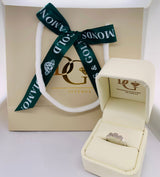 (SOFIA) Anillo (3 flores) con diamantes en oro blanco 10k - DGjoyeros