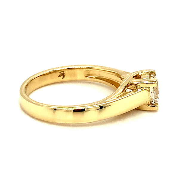 (SOFIA) Anillo con diamante en oro amarillo 10kt. - DGjoyeros
