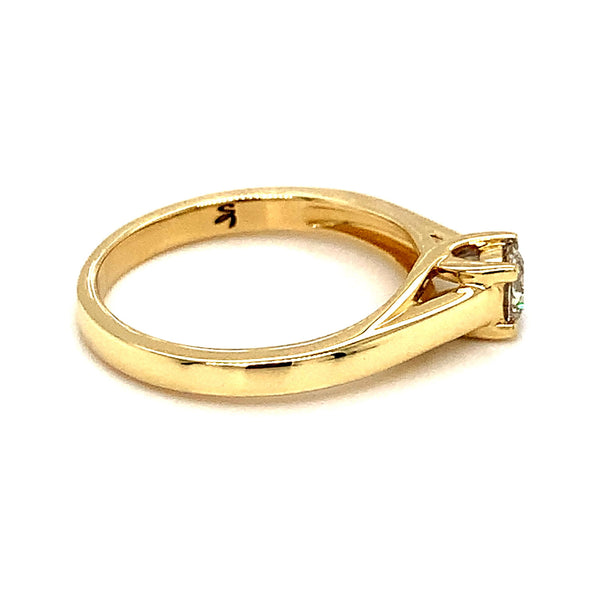 (SOFIA) Anillo con diamante en oro amarillo 10kt. - DGjoyeros