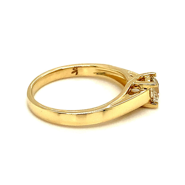 (SOFIA) Anillo con diamante en oro amarillo 10kt. - DGjoyeros