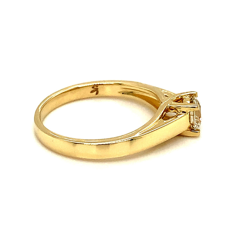 (SOFIA) Anillo con diamante en oro amarillo 10kt. - DGjoyeros