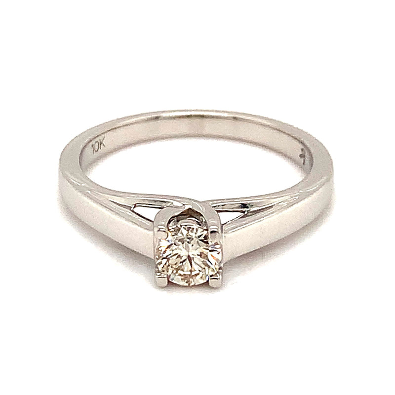 (SOFIA) Anillo con diamante en oro blanco 10kt. - DGjoyeros