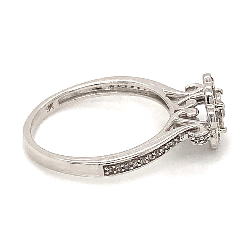 (SOFIA) Anillo (flor) con diamantes en oro blanco 10kt - DGjoyeros