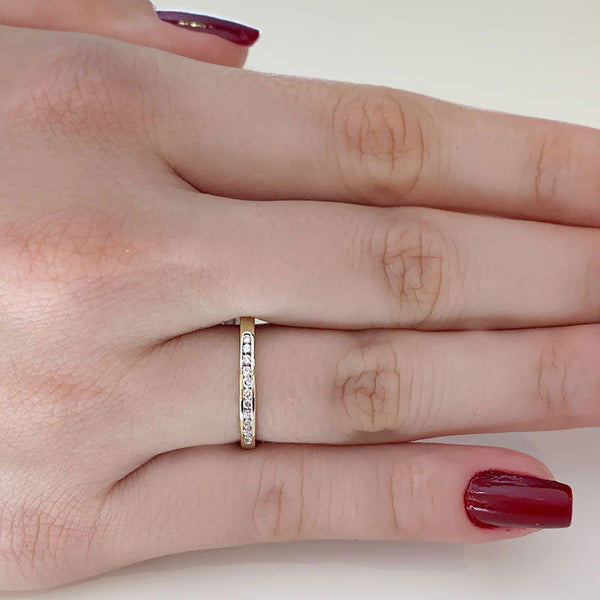 (SOFIA) Banda con diamantes en oro amarillo 10k - DGjoyeros