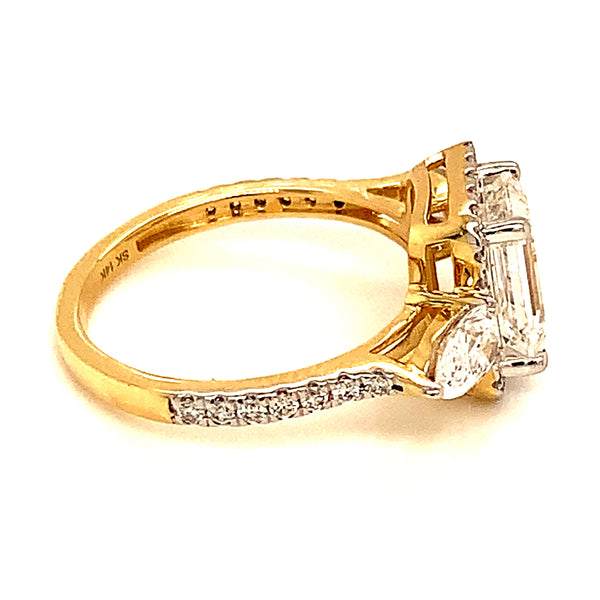 (LD) Anillo con diamantes de laboratorio en oro amarillo 14kt.