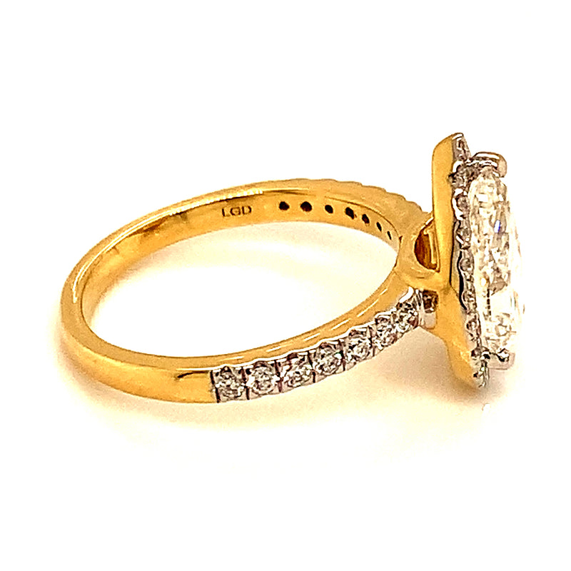 (LD) Anillo con diamantes de laboratorio en oro amarillo 14kt.