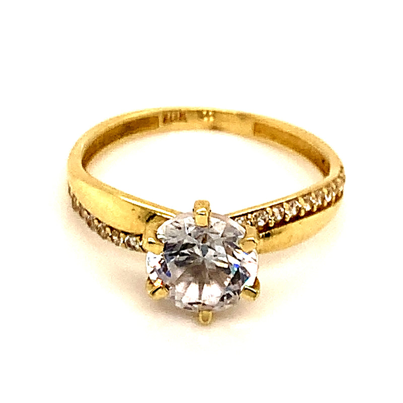 Anillo con circones en oro amarillo 10kt.