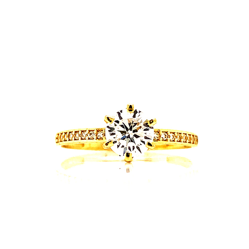 Anillo con circones en oro amarillo 10kt.