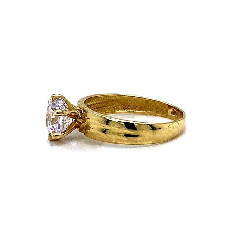 Anillo con circones en oro amarillo 10kt.