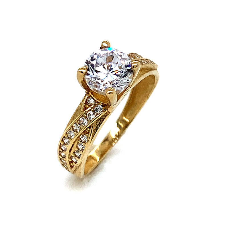 Anillo con circones en oro amarillo 10kt.