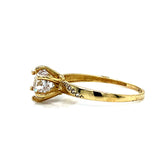 Anillo con circones en oro amarillo 10kt.