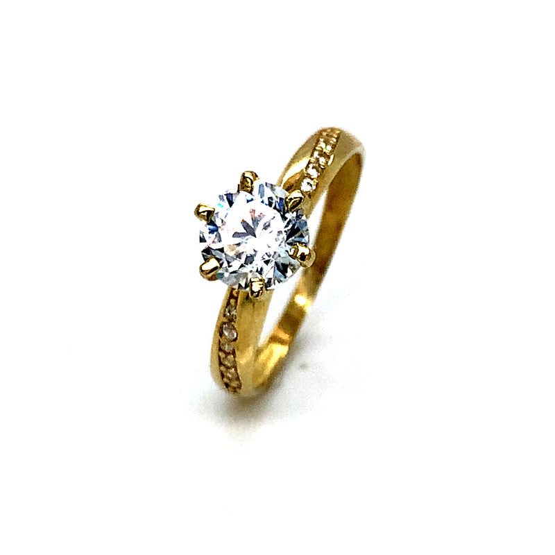 Anillo con circones en oro amarillo 10kt.