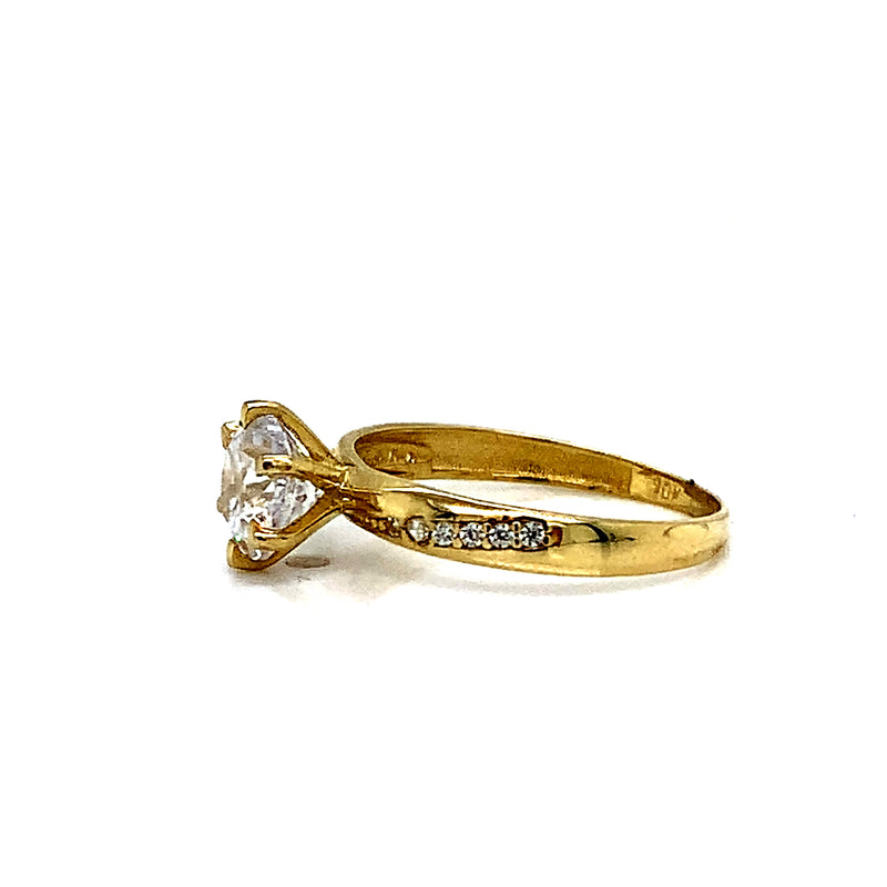 Anillo con circones en oro amarillo 10kt.