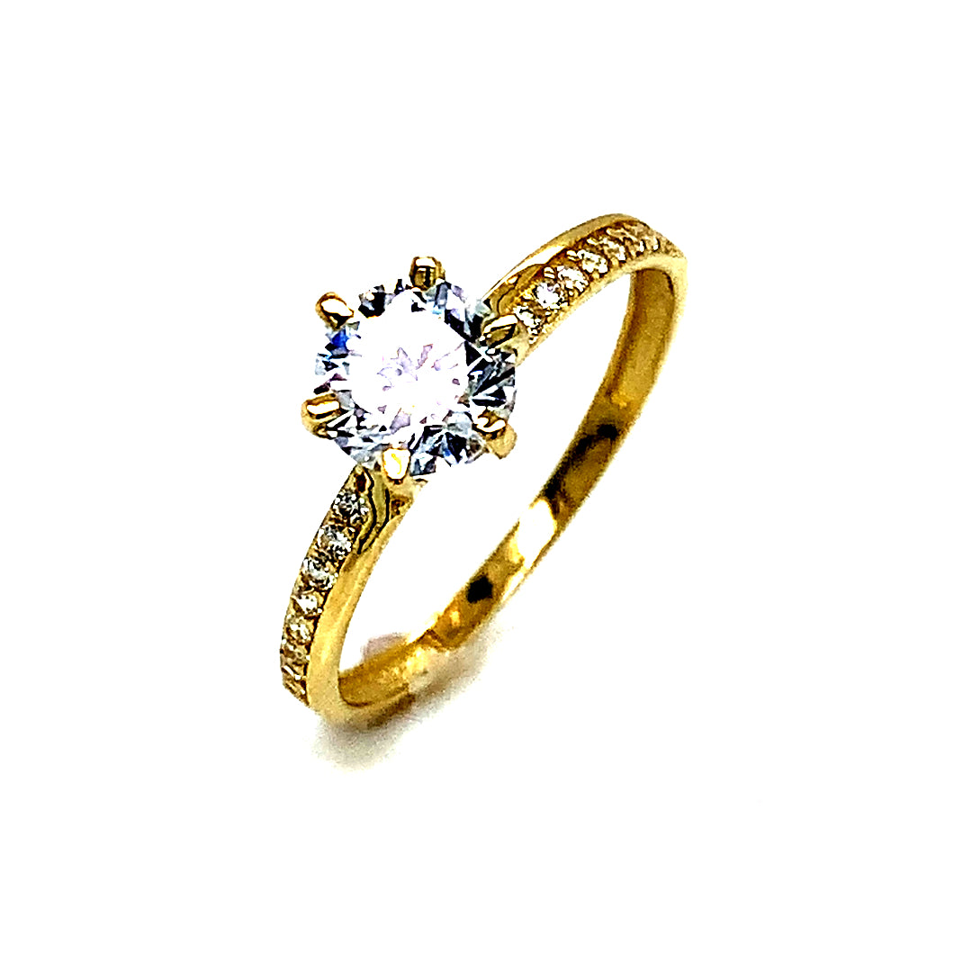 Anillo con circones en oro amarillo 10kt.