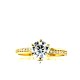 Anillo con circones en oro amarillo 10kt.